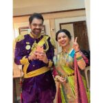 Aarya Ambekar Instagram - Backstage shenanigans..before we put up a special act, in Sangeet Sanyukta Manapman yesterday!!! Absolute fun and such a learning experience when working with @rahuldeshpandeofficial dada!!☺️🤗✨🙏🏻 More pics to follow soon!
