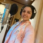 Aarya Ambekar Instagram - 🧿🖤Ever experienced EUPHORIA?!! I did, when I got to know, I had to sing for the legend, @mmkeeravaani sir for the film #Chandramukhi2..and for the gorgeous @kanganaranaut ji!!! Have sung the song “Swagathaanjali” (Hindi). Written brilliantly by @vaibhavjosheeofficial dada. Do watch the film in theatres!!!😁😁 Gratitude and only gratitude 😇🙏🏻 Ganpati Bappa Morya!! Thanks to everyone who trusted me with this song!! #aaryaambekar #chandramukhi2 #swagathaanjali #swagathaanjalihindi #kanganaranaut #mmkeeravani #pvasu #tamilmusic #bollywoodmusic