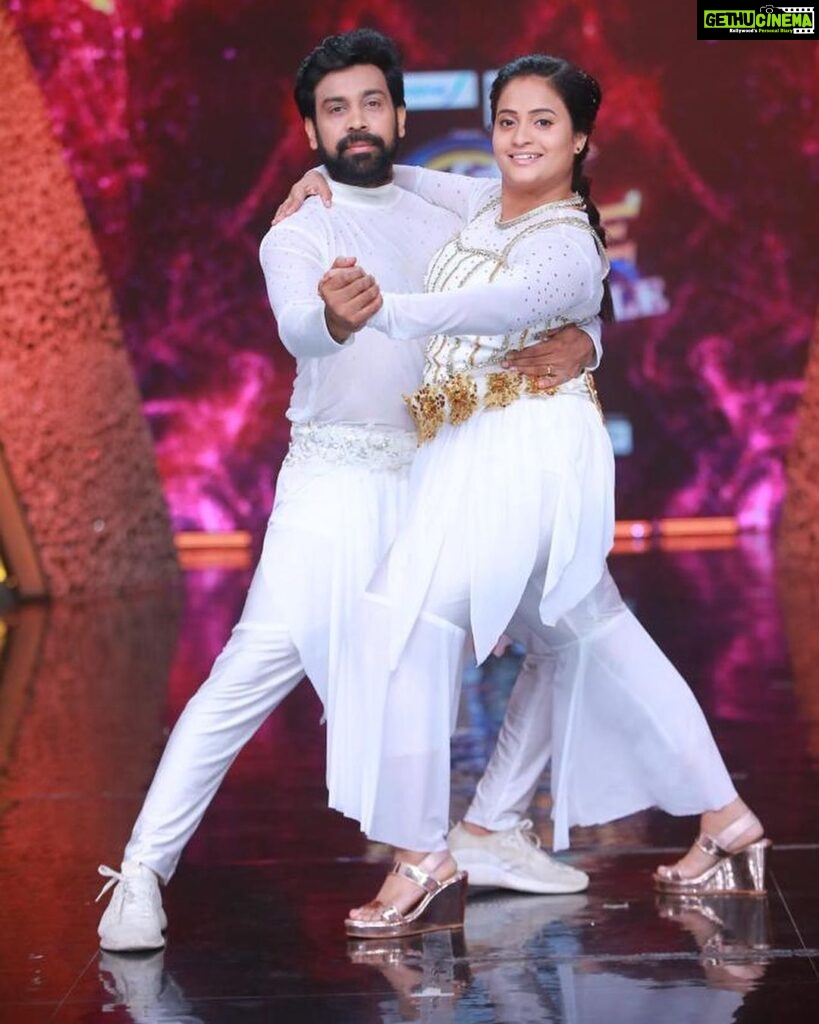 Aata Sandeep Instagram - Don’t Miss to watch our “5 Elements” Dance act on Neethone Dance Grand Finale this 27th,Sunday at 6:00pm on your favourite channel @starmaa @endemolshineind #NeethoneDance #GrandFinale #GuessTheWinner