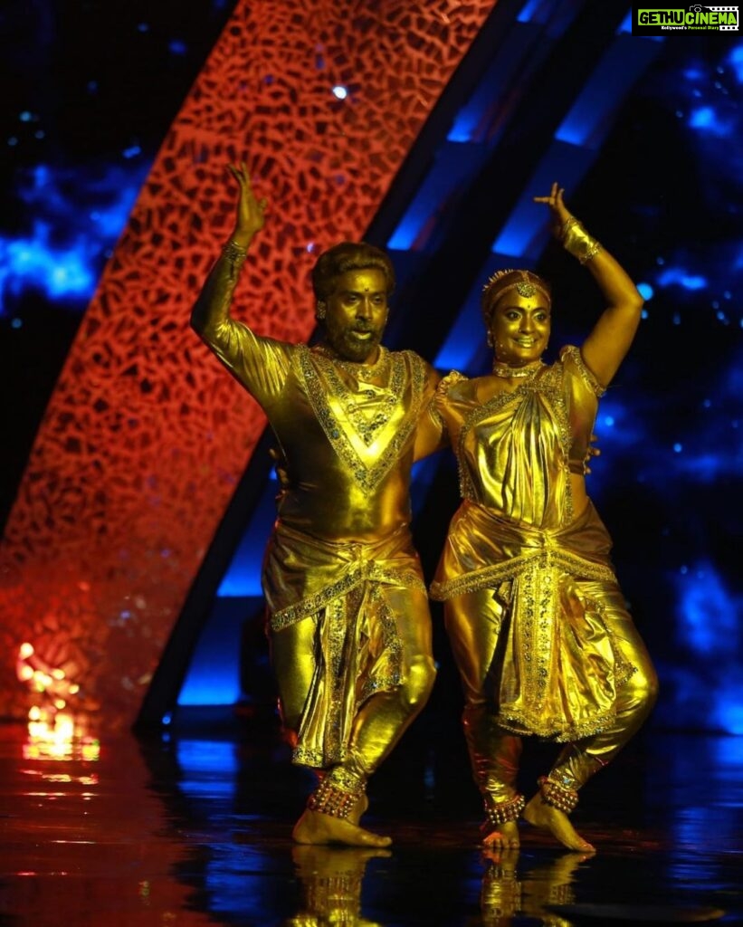 Aata Sandeep Instagram - Don’t Miss to watch Gold Man & Women💕Sculpture Dance in #NeethoneDance this Sunday at 9:00pm only on your favourite channel @starmaa Thanks to @endemolshineind @wong.choreographer