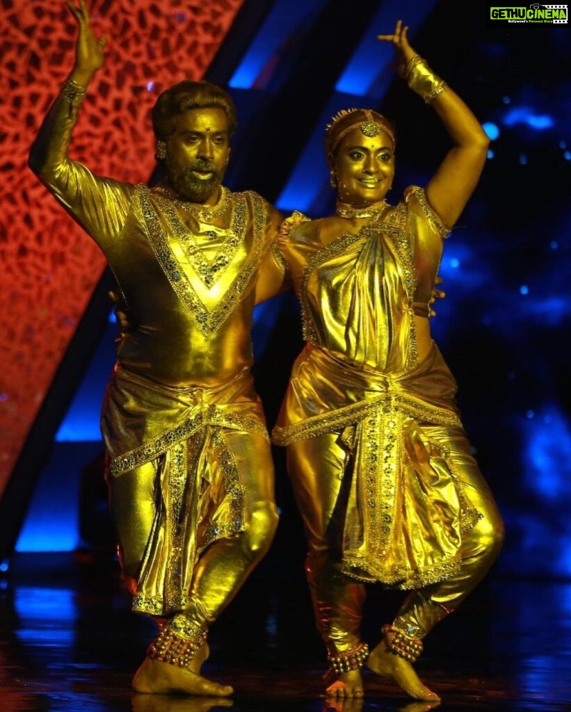 Aata Sandeep Instagram - Don’t Miss to watch Gold Man & Women💕Sculpture Dance in #NeethoneDance this Sunday at 9:00pm only on your favourite channel @starmaa Thanks to @endemolshineind @wong.choreographer