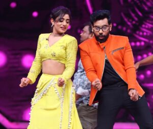 Aata Sandeep Instagram - BB Star War.
Don’t Miss to watch 
Aadivaaram with @starmaa parivaaram this Sunday at 11am only on your favourite channel Star Maa. 
Thanks for the designer orange jacket @contraditions 
@revanthofficial @sreemukhi 
#BiggBossTelugu #UltaPulta #Season7Telugu 
Thank you @play_media_creations