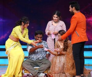 Aata Sandeep Instagram - BB Star War.
Don’t Miss to watch 
Aadivaaram with @starmaa parivaaram this Sunday at 11am only on your favourite channel Star Maa. 
Thanks for the designer orange jacket @contraditions 
@revanthofficial @sreemukhi 
#BiggBossTelugu #UltaPulta #Season7Telugu 
Thank you @play_media_creations