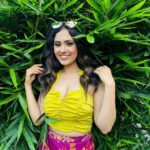 Aayushi Dholakia Instagram - it’s the grill season💗☀️☄️⛱️🍹 . . . . . . hmu- @vanitapatelmakeovers #springoutfits #springoutfitideas #ootddetails #summeroutfitideas #summeroutfit