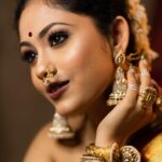 Aayushi Dholakia Instagram - कसा आहे⚜️ . . . . . HMU- @plumzstudio Clicked by- @wanderingwithdreamer #indoorphotoshoot #photomodels #fashionshoots #modelinglife #sareetime #lovesaree #traditionaloutfit