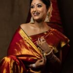 Aayushi Dholakia Instagram - कसा आहे⚜️ . . . . . HMU- @plumzstudio Clicked by- @wanderingwithdreamer #indoorphotoshoot #photomodels #fashionshoots #modelinglife #sareetime #lovesaree #traditionaloutfit