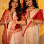 Aayushi Dholakia Instagram - Shubho Bijoya Fam🙏🏻🧿❤️ I don’t know how many of you know that I’m half Bengali from my mom’s side and this Navratri I wished to dress in the traditional attire along with my superstar🫶🏻 Momsie stole the show like always🥰😋 . . . . HMU: @riya.themakeupartist Shot by: @_pixography Edited by: 🙋🏻‍♀️ #reels #happydurgapuja #durgapuja #navratrilook #navratrivibes