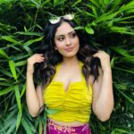Aayushi Dholakia Instagram - it’s the grill season💗☀️☄️⛱️🍹 . . . . . . hmu- @vanitapatelmakeovers #springoutfits #springoutfitideas #ootddetails #summeroutfitideas #summeroutfit