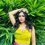 Aayushi Dholakia Instagram - it’s the grill season💗☀️☄️⛱️🍹 . . . . . . hmu- @vanitapatelmakeovers #springoutfits #springoutfitideas #ootddetails #summeroutfitideas #summeroutfit