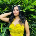 Aayushi Dholakia Instagram - it’s the grill season💗☀️☄️⛱️🍹 . . . . . . hmu- @vanitapatelmakeovers #springoutfits #springoutfitideas #ootddetails #summeroutfitideas #summeroutfit