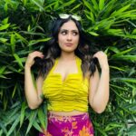 Aayushi Dholakia Instagram - it’s the grill season💗☀️☄️⛱️🍹 . . . . . . hmu- @vanitapatelmakeovers #springoutfits #springoutfitideas #ootddetails #summeroutfitideas #summeroutfit