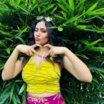 Aayushi Dholakia Instagram - it’s the grill season💗☀️☄️⛱️🍹 . . . . . . hmu- @vanitapatelmakeovers #springoutfits #springoutfitideas #ootddetails #summeroutfitideas #summeroutfit
