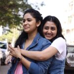 Aayushi Dholakia Instagram - Never would have thought that Vedika would come into my life in such a beautiful way and become an integral part of my journey✨ The best thing I learnt from her was that when you love something you give it your all, keeping all the fears aside🥰 Thank you @parimalpatelmotionpictures @neerajjoshiofficial_ @jaymerchant10 @rushi_mehtaa for trusting me with this character🙏🏻 I hope I did justice to it🧿♥️ Here are few of my favourite moments captured during the shoot of HELLO📞😍😋 . . . . #behindthescene #actingcareer #goodmovies #mymovie #movieshot #bts #instacinema #movie
