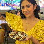 Aayushi Dholakia Instagram - This one is special, 25k followers on Instagram🌟🫶🏻 It had been long since I wasn’t seeing any growth on my page numerically, and was in a constant fix to make it better. Sometimes I blamed the algorithm or at times just thought that it’s not my day. But I kept going and continued creating what I love the most and we are here today🥰✨ Thank you for your constant love and support, long way to go♥️ Special mention to @pizzawalas.india for celebrating this milestone with me💛 #gratefullness #livealifeyoulove #grateful #25k #thankyoueveryone #thanksforyoursupport