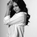 Aayushi Dholakia Instagram - stole dad’s shirt🖤 . . . . . Clicked by: @luck_eiii @studio.strobes #photomodeling #modellook #fashionmodeling #modelinglife #beforeandafter