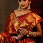 Aayushi Dholakia Instagram - मस्तानी तुज़े याद कर लिया है आयत की तरह, अब तेरा ज़िक्र होगा इबादत की तरह…. In frame: @aayushidholakia_ Make up & Hair: @plumzstudio Photography: @wanderingwithdreamer @nitin_raval_14_ Jewellery: @auraartjewels #reels #sareetime #lovesaree #iwearsaree #traditionaloutfit #sareelook #makeup#kohleyes Plumz Studio