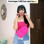 Aayushi Dholakia Instagram - kabhi kabhi emoji se bhi kaam chal jata hai🤪🙈 . . . . . #reels #comedy #relatablecontent #bigmood #icanrelate #instalaugh #funnytext #funnyjoke #trending #viral #explore