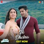 Abhimanyu Dasani Instagram - Let your heart dance to the tunes of #VeDholna SONG is OUT NOW! @pareshrawalofficial @mrunalthakur @abhimanyud @sharmanjoshi @divyadutta25 @nowitsabhi #VijayRaaz @jariwalladarshan @grushakapoor24 @umesh_shukla_official @mgr_studios @ashishwagh7 @sonypicturesin @jonitamusic @stebinben @sachinjigar