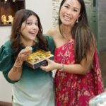Addite Shirwaikar Malik Instagram - The recipe when a Masterchef and a restauranter come together and that too right before Diwali in India 🤣 . . #Foodie #restauranteur #masterchef #chef #funny #reels #chefstyle #humor #diwali #diwalireels #aditimalik