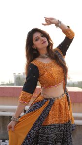 Aditi Gautam Instagram - All Geared up for Navratri! Time for some garba!
.
.
.
.
.
.
.
.
.
.
.
#garba #transition #navratri2023 #reelsindia #reels #explore #trending #morbanithanghatkare #navratrispecial #navratrioutfit #navratrireels