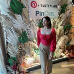 Aditi Gautam Instagram - Pinning every moment! Thank you @pinterestindia for hosting this great event…it was all about atheistic and inspirations🌸 . . . . . . . . . #post #events #photooftheday #pose #asthetic #flowers #floral #art #design #astheticedits #explorepage #trend #fyp #influencer #fashion #aditigautam