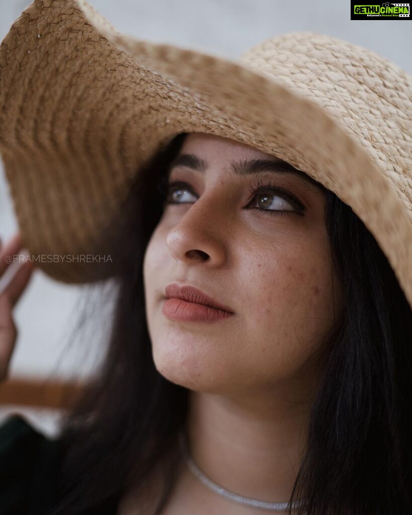 Aima Rosmy Sebastian Instagram - A Stroll by the Seef ✨ P.C @framesbyshrekha 📸 Wardrobe @amazebyashiyajesel 👗. . . . . . . . . . . In #instagood #instapost #instagram #instaphoto #instatrend #story #storyline #stroll #positivevibes #postiveinspiration #beauty #trending #trendingnow #dubai Al Seef Heritage Souq