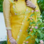 Aima Rosmy Sebastian Instagram - "Wherever you go, always bring your own sunshine." 🌞 Make it like a *Sunflower* 🌻🌻🌻🌻 Wearing @tazzels3 ✨ Click by @vineethphotos 📸 Dubai, United Arab Emirates
