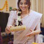 Aima Rosmy Sebastian Instagram - 🌸“ഈ ഓണം ഈസ്റ്റേണിനൊപ്പം”🌸 AthamPathum Perfect Aakam with Eastern @eastern_in Attire @samrudhi_official 🥻 #eastern #athampathumperfectakkam #easternonam2023 #onam2023 #onamreels #onamspecial #onamsong #perfecttastepartner #perfect #perfecttaste #perfectcolour #perfectsmell