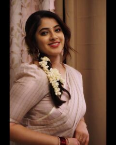 Aima Rosmy Sebastian Instagram - Making this onam cuter 🤩🌸

Attire @samrudhi_official 🥻