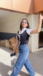 Aishu Instagram - Aishu Arora spotted outside a parking area 😂
Loved all the recreations and really wanted to do this today 😛.
Sending loads of love to @malaikaaroraofficial💋

.
.
Vc: mom❤️😜😝

#aishuads#reelindia#trendingreels
#viralreels #bollywoodhungama #malaikaarora #papparazzi #reelsinstagram #reelingitin #reelindia #bollywoodcinema