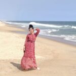 Aishu Instagram - Sandy toes, sun-kissed nose❤️☀️ Pc:@ashref_ash ❤️ #ecr#aishuads #photooftheday #photogram #photography #picoftheday #picture #loveyourself Chennai, India