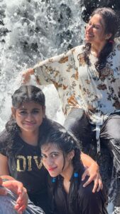Aishu Instagram - Day 2 !!!! Ohhh cudnt express my happiness . I enjoyed to the core 🥰🥰🥰
@alhena_ads
#wayanad #waterfalls #reelsinstagram#reelsvideo #reelstrend #momdaughter #vijaytelevision #reelsofinstagram