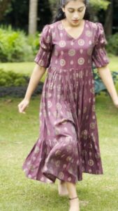 Aishu Instagram - Sol🌻

Outfit :@muchlovestore

#aishuads #reelsinstagram #reelsindia #ponniyinselvan #sol #reelitfeelit #reelkarofeelkaro #ethnicwear #traditionalwear #trendingreels #trendingsongs #reelsvideo #dancereels #ps1