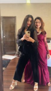 Aishu Instagram - Never getting over this song!!!
#momanddaughter

#patakaguddi #aishuads #shyjiads #loveyourself #reelsinstagram #reelitfeelit #momdaughtergoals #changeoverswitch #ootdstyle #reelsvideo #reelsindia