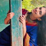 Aishu Instagram - Wandering and wondering to catch🦋 the blue night over my face 💙💫 MOUNA RAGAM 🤌❤️🥺 Video credits: @shyji_ads BRAVO🌹👏😘 OUTFIT : @kaithari_nesavu_sarees #aishuads #bluesky #trendingreels #traditonal #mounaragam #reelsinstagram #reelstrending #reels #reelsindia #reelit #reelsviral #takemeback #sareelovers #sareeindia