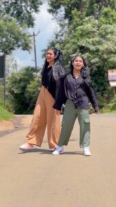 Aishu Instagram - Super mama readyyyyyy🐣
.
With @aishu_ads 🐣
.
Vc @shyji_ads 
.
Choreography by:@avinash_ads
@al_win__________ads 💕
.
#reelsinstagram #reelsvideo #whythiskolaveridi #dancerslife #dancersofinstagram #reelitfeelit