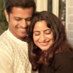 Aishwarya Sharma Bhatt Instagram - May the magical moonlight guide us through the darkest of times, and may the heaven and the stars witness our bond grow stronger together. Happy Karwa Chauth!🌔❤️ #KarwaChauth #Neiwarya #AishwaryaSharma #NeilBhatt #BiggBoss #BB17