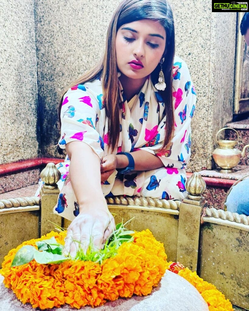 Akanksha Dubey Instagram - जय हो मार्कंडेय महादेव जी अपना आशीर्वाद सदैव हम पर बनाए रखे🙏☺☺☺ हर हर महादेव🙏🙏🥰🥰☺☺ #akanshadubey @munnaguru7