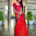 Akansha Chamola Instagram - sindoor khela 🥰🥰🥰🥰 JAI MAA DURGA 🙏🏽🙏🏽🙏🏽🙏🏽 . . . . . . . . . . . . . . . . . . . . . . . . . . . . . . . . #instagood #navratri #sindoorkhela #jaimatadi #saree #sareelove #sareefashion #red #redsaree #desi #desifashion #desigirl #curvyfashion #instastyle #instamood #navratrispecial #dusshera #indianfestivewear