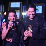Akshara Singh Instagram - Glimpse of last night event 🫶🏻✨🔥♥️ Had a wonderful time with the sweethearts @aftabshivdasani @gulshangrover & @devanddiva team 🫶🏻 And a special thanks to the amazing person & organiser Manmeet ji and the whole Patna ki audience jinhone event ko dhamakedar bana diya ♥️🤗 #aksharasingh #patnakapyar #dev&diva