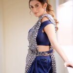 Akshara Singh Instagram - Let me play among the stars ✨🫶🏻🧿 . . . . . . . . 💆‍♀️ @kanizfatima_hairstylist 💄 @sonugupta9588 📸 @sauravanuraj @fashion_stylist_7 @satyamdesignerstudio