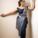 Akshara Singh Instagram - A BLUE-TIFUL DAY 💖📸🦋 . . . . . . . 📸 @sauravanuraj 👗 @satyamdesignerstudio, @fashion_stylist_7 💎 @jewelkartfashion 💄@sonugupta9588 👩‍🦳 @kanizfatima_hairstylist