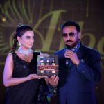 Akshara Singh Instagram - Glimpse of last night event 🫶🏻✨🔥♥️ Had a wonderful time with the sweethearts @aftabshivdasani @gulshangrover & @devanddiva team 🫶🏻 And a special thanks to the amazing person & organiser Manmeet ji and the whole Patna ki audience jinhone event ko dhamakedar bana diya ♥️🤗 #aksharasingh #patnakapyar #dev&diva