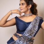 Akshara Singh Instagram - 1 or 2 ????? . . . . . ❤️❤️❤️ 📸 @sauravanuraj 👗 @satyamdesignerstudio, @fashion_stylist_7 💎 @jewelkartfashion 💄@sonugupta9588 👩‍🦳 @kanizfatima_hairstylist1