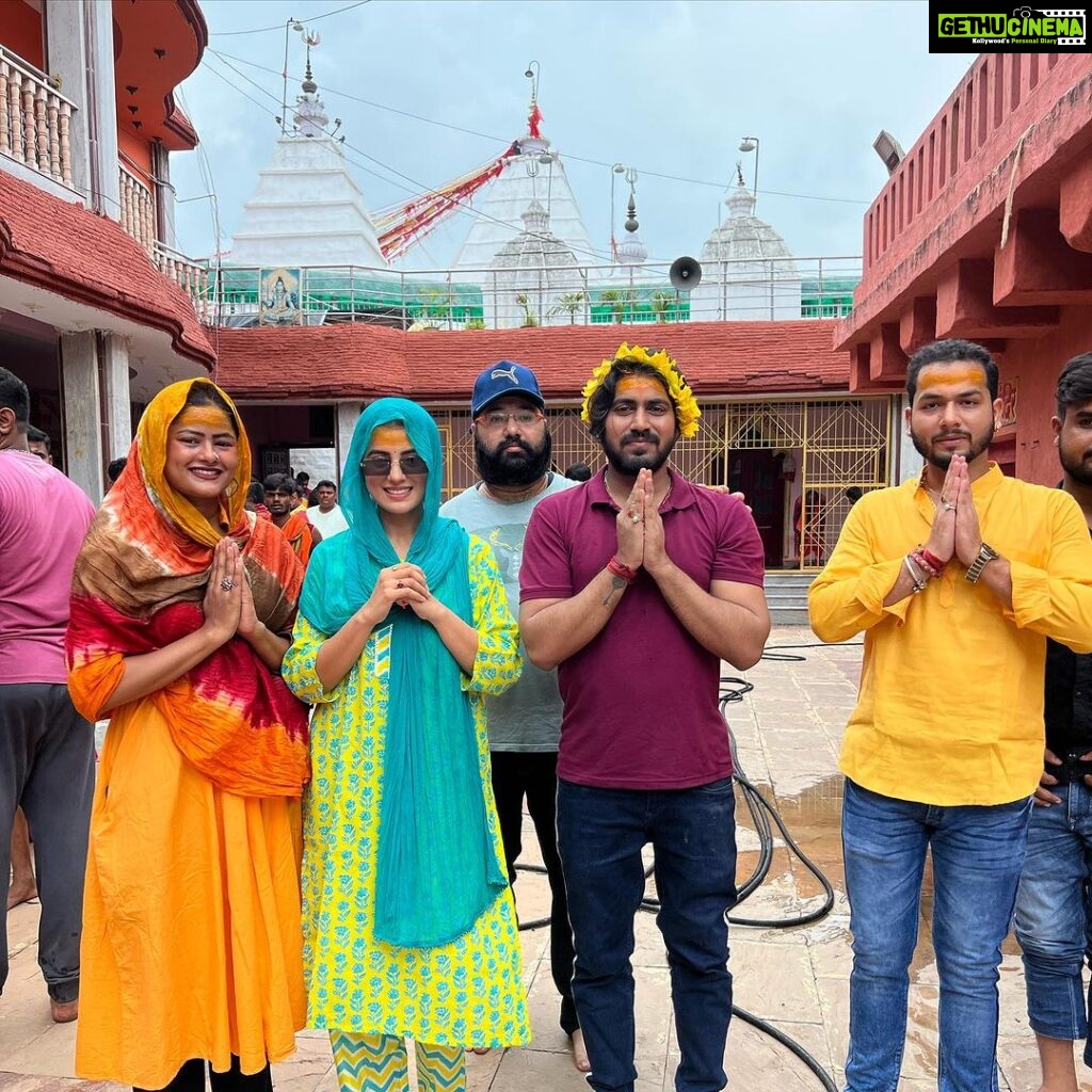 Akshara Singh Instagram - बोल बम 🙏 #aksharasingh बाबा बैद्यनाथ मंदिर, देवघर - Baba Baidyanath Temple, Deoghar