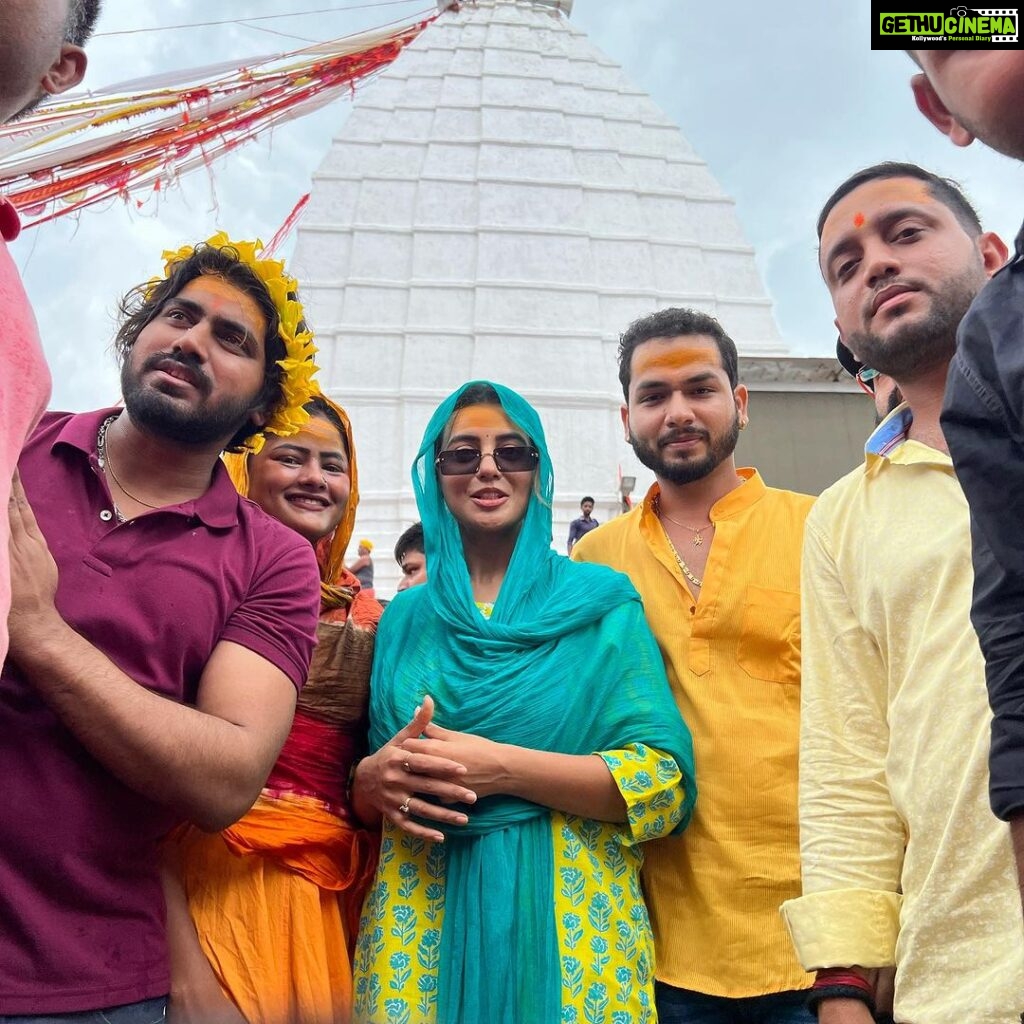 Akshara Singh Instagram - बोल बम 🙏 #aksharasingh बाबा बैद्यनाथ मंदिर, देवघर - Baba Baidyanath Temple, Deoghar