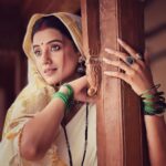 Akshara Singh Instagram - #Akshara 🕊️🧿🫶🏻 अंधेरे में विद्या का दीपक जलाऊँगी ,उजाले की दुनिया में सबको ले आऊँगी . . #newbeginning