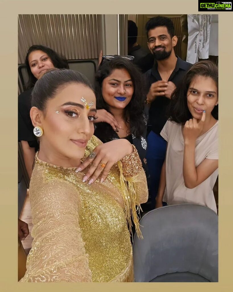 Akshara Singh Instagram - Appreciation post for the talents behind my talent, i am extremely grateful to have you all & thankful to each one of you, you guys are unseen hero's ❤️ #aksteam💪🔥 🫶