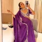 Akshara Singh Instagram - Mirror selfie is important at times 🫶🏻😘📷🌸✨ Love yourself ♥️ @anushkajain_designs @fashion_stylist_7 #aksharasingh