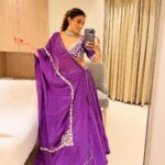 Akshara Singh Instagram - Mirror selfie is important at times 🫶🏻😘📷🌸✨ Love yourself ♥️ @anushkajain_designs @fashion_stylist_7 #aksharasingh